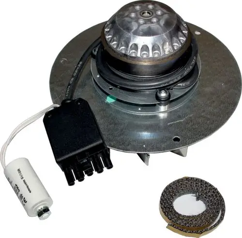 Saugzugventilator von Wolf mit einem kompakten Gehäuse, ausgestattet mit elektrischen Anschlüssen und Montagedetails. Zubehör wie Dichtungsband ist enthalten.